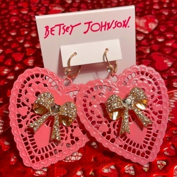 Brand New Betsey Johnson Valentine's Day Heart Shaped Doilies Drop Earrings Bows - Picture 3 of 11